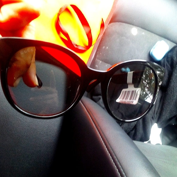 Gucci Woman's Sunglasses New - Picture 2 of 4